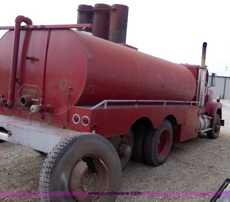 image for item 1850 1976 International 4300 tandem axle truck