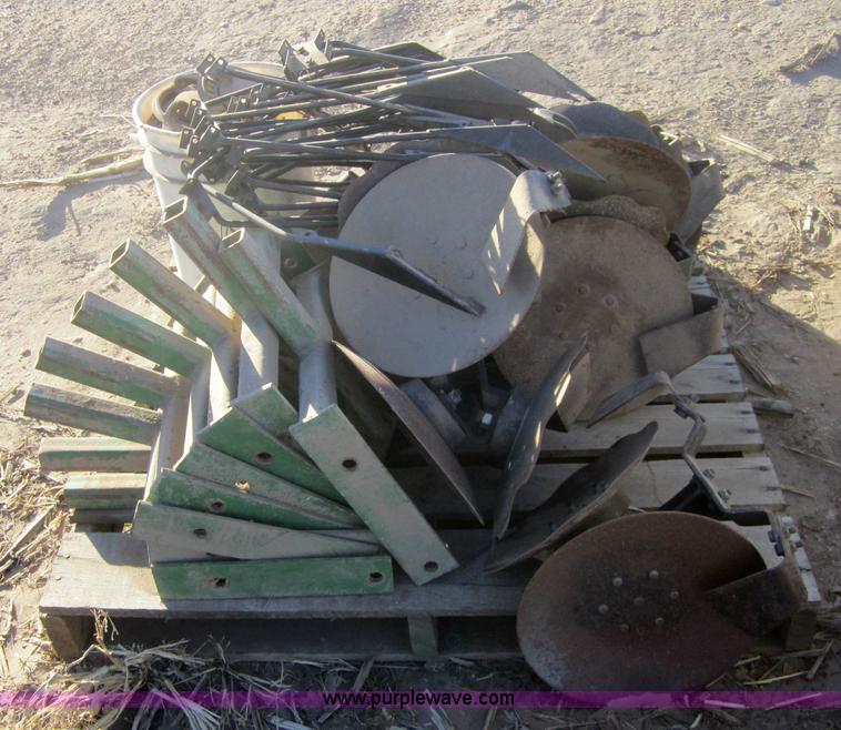 image for item 3030 1978 John Deere 7100 eight row planter