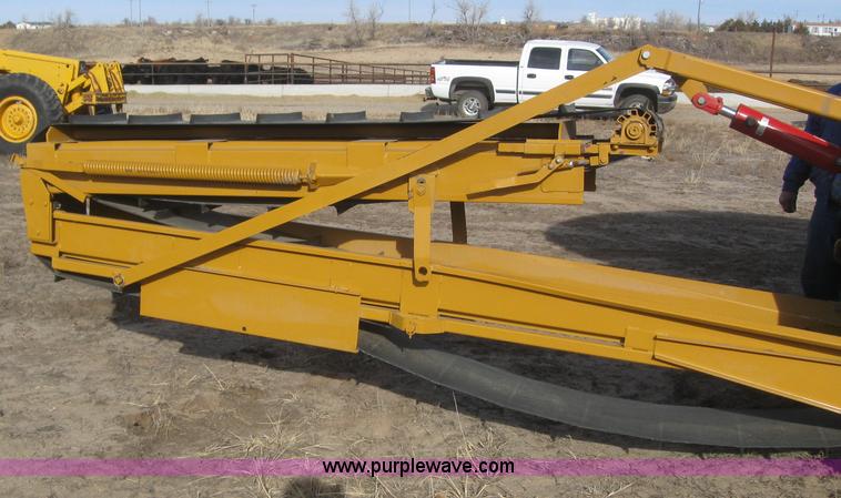 image for item 3141 HayBuster H1100 tilt tub grinder