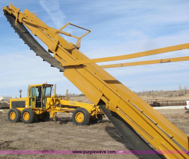 image for item 3141 HayBuster H1100 tilt tub grinder