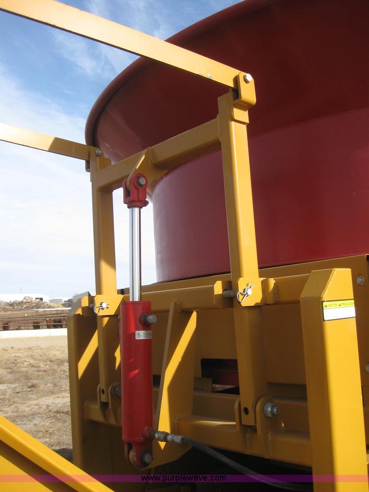 image for item 3141 HayBuster H1100 tilt tub grinder