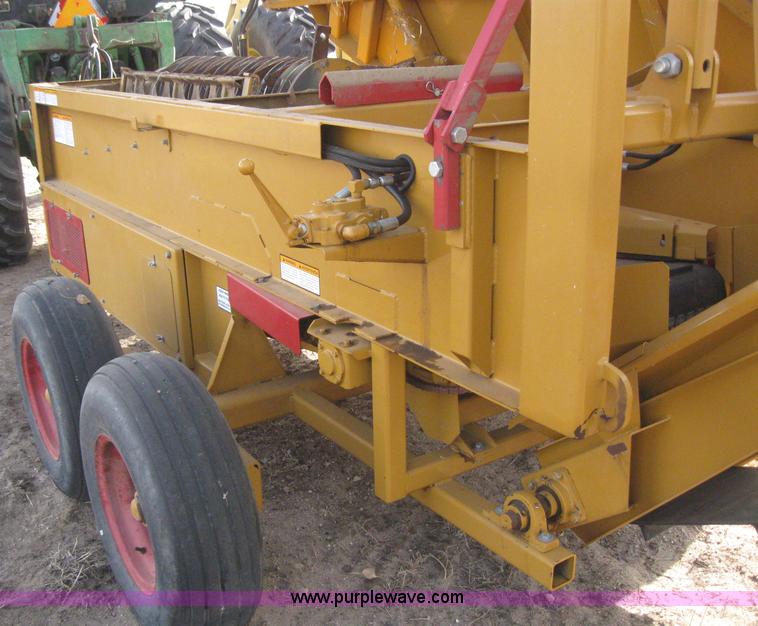 image for item 3141 HayBuster H1100 tilt tub grinder