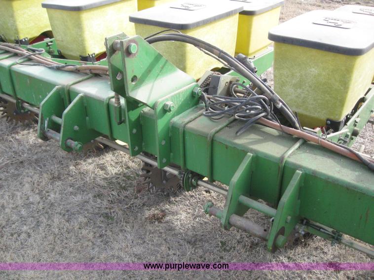 image for item 3143 John Deere 7100 eight row planter