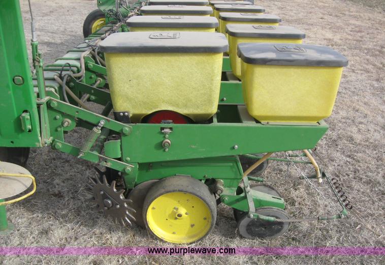 image for item 3143 John Deere 7100 eight row planter