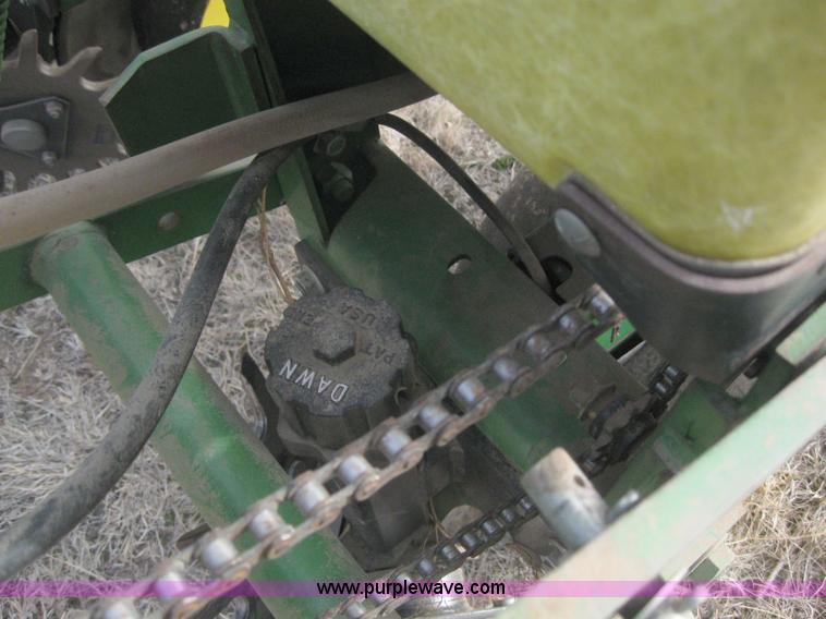 image for item 3143 John Deere 7100 eight row planter