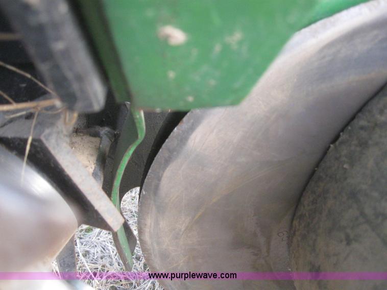 image for item 3143 John Deere 7100 eight row planter
