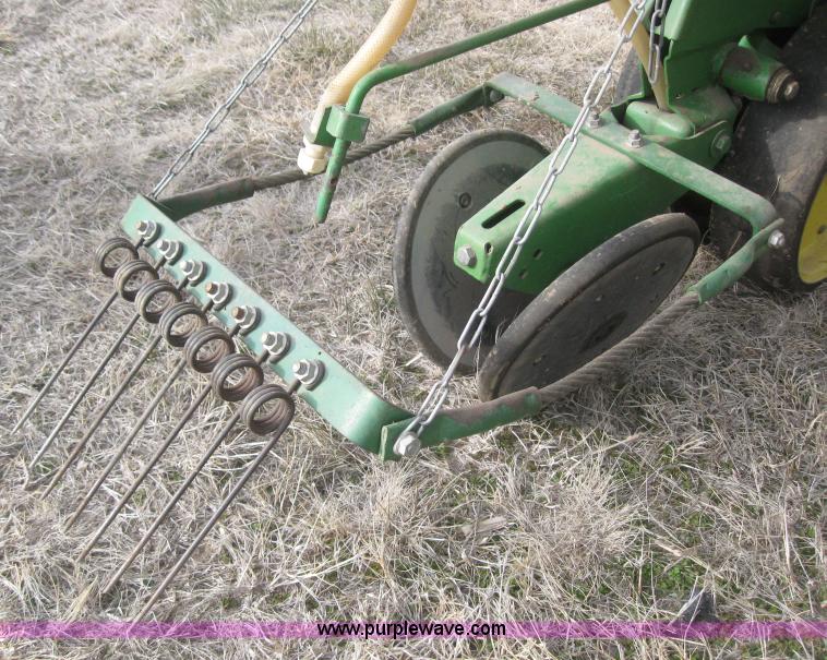 image for item 3143 John Deere 7100 eight row planter