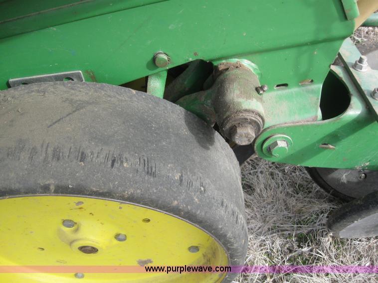 image for item 3143 John Deere 7100 eight row planter