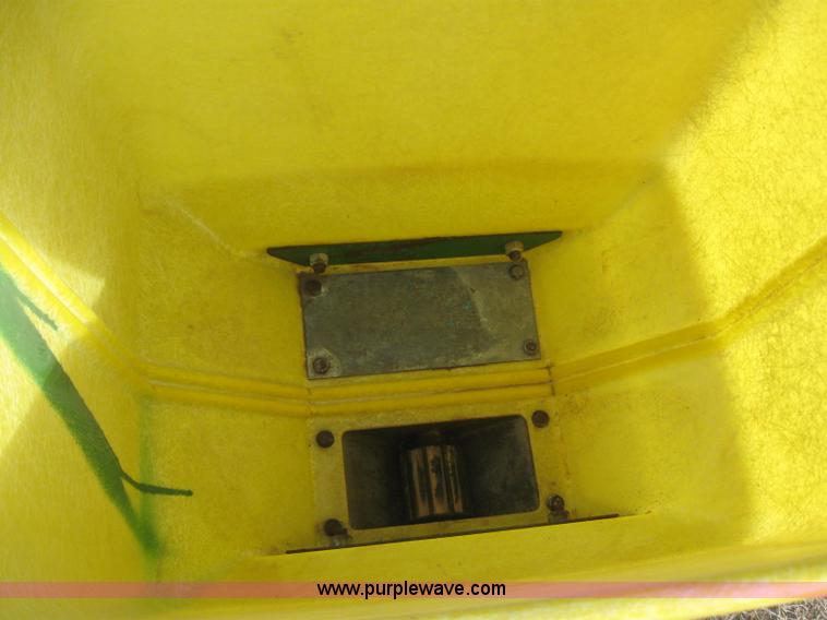 image for item 3143 John Deere 7100 eight row planter