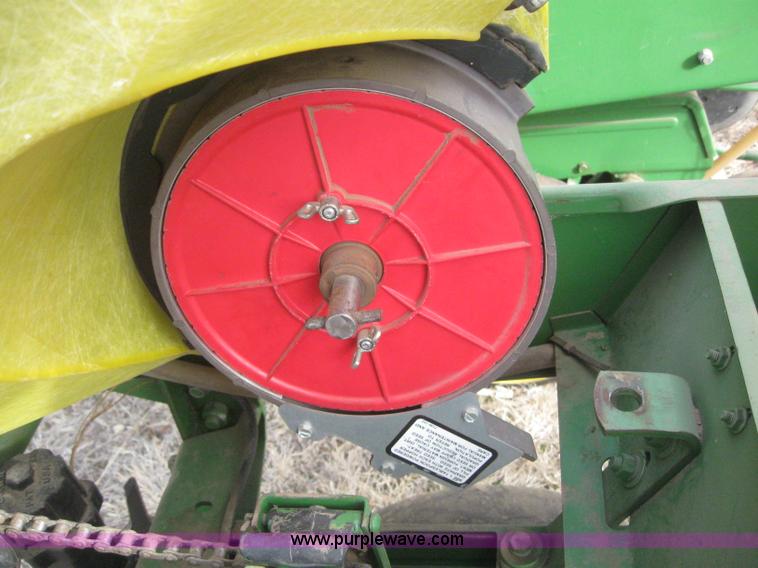 image for item 3143 John Deere 7100 eight row planter