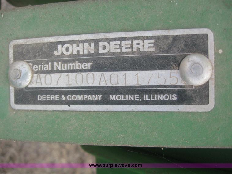 image for item 3143 John Deere 7100 eight row planter