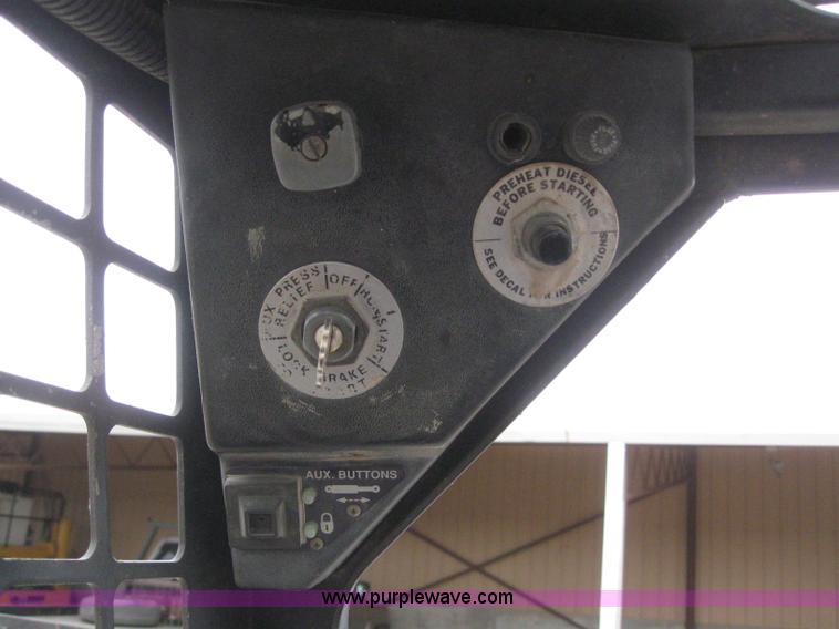 image for item 3145 Bobcat 853 skid steer