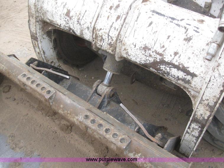 image for item 3145 Bobcat 853 skid steer