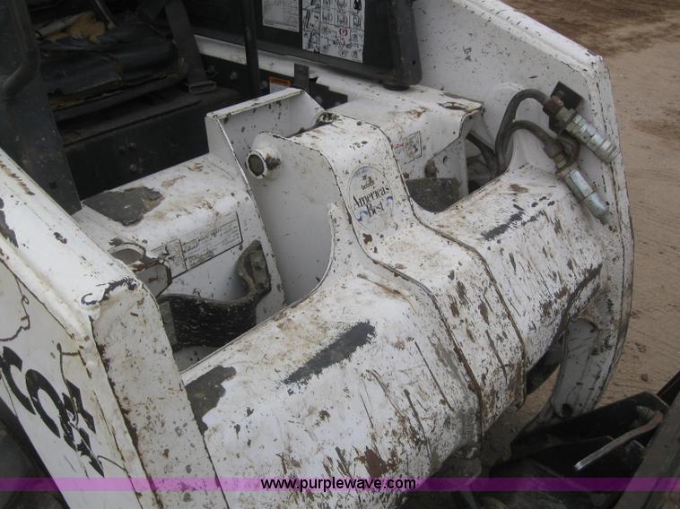 image for item 3145 Bobcat 853 skid steer