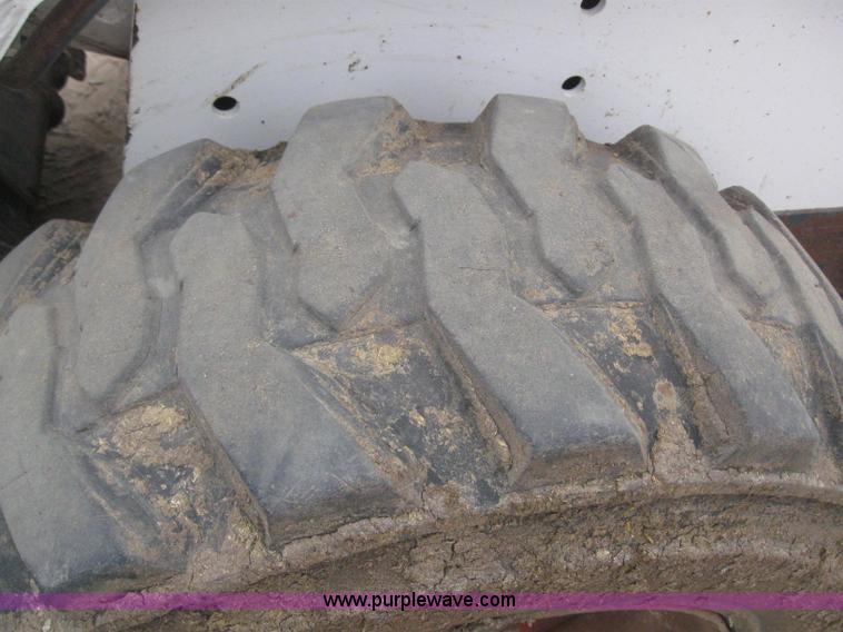 image for item 3145 Bobcat 853 skid steer