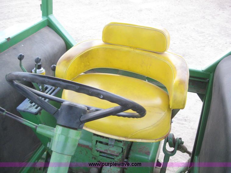 image for item 3147 1974 John Deere 4320 tractor
