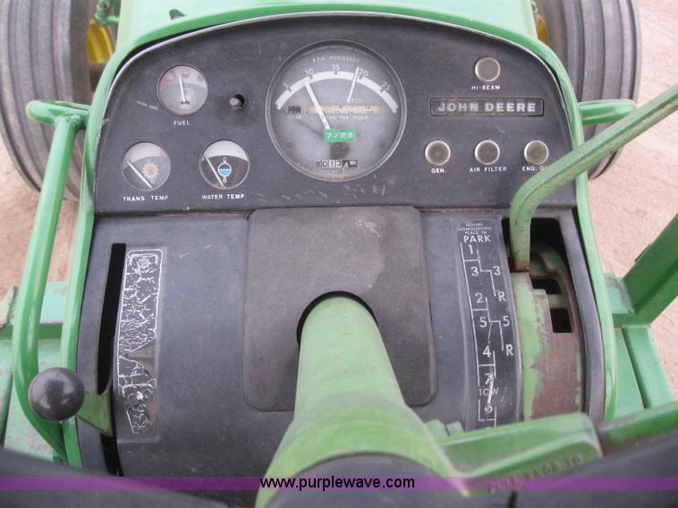 image for item 3147 1974 John Deere 4320 tractor