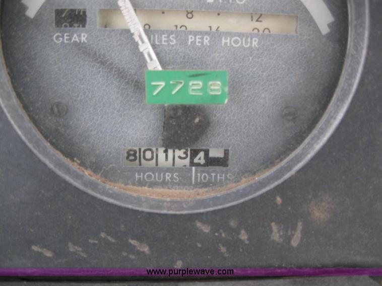 image for item 3147 1974 John Deere 4320 tractor