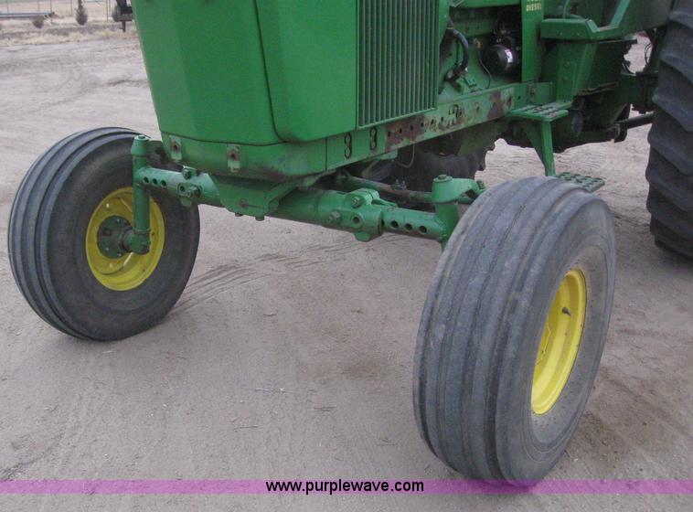 image for item 3147 1974 John Deere 4320 tractor