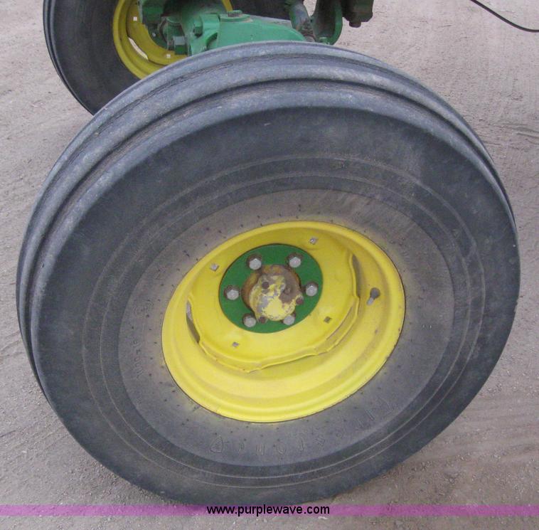 image for item 3147 1974 John Deere 4320 tractor