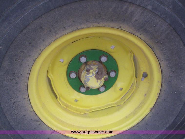 image for item 3147 1974 John Deere 4320 tractor