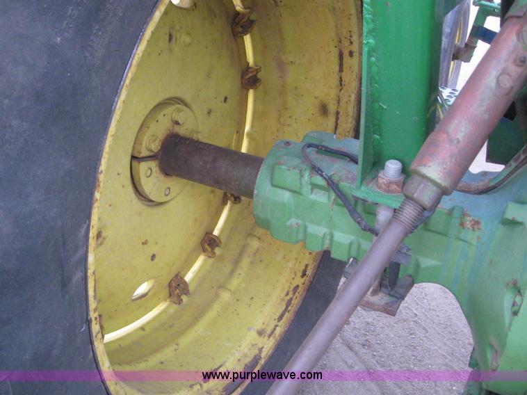 image for item 3147 1974 John Deere 4320 tractor