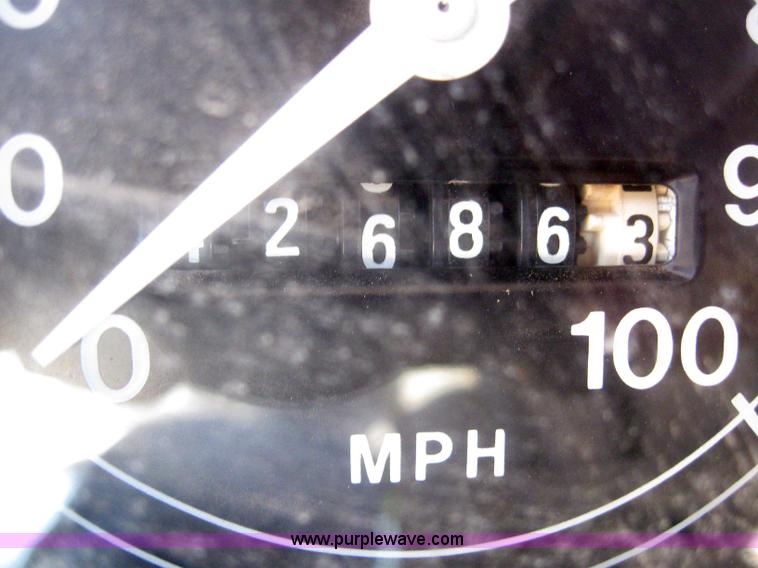 image for item 3155 1974 Ford F-700 grain truck