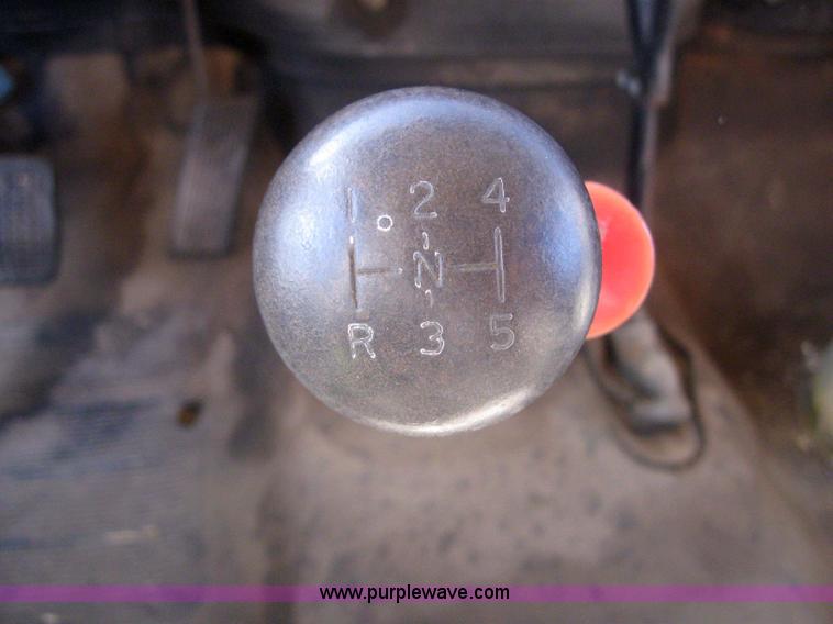 image for item 3155 1974 Ford F-700 grain truck