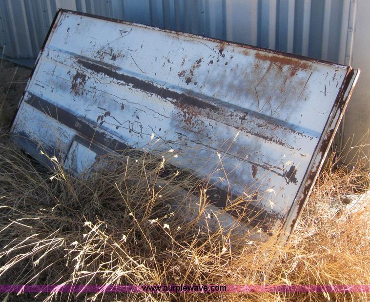 image for item 3155 1974 Ford F-700 grain truck