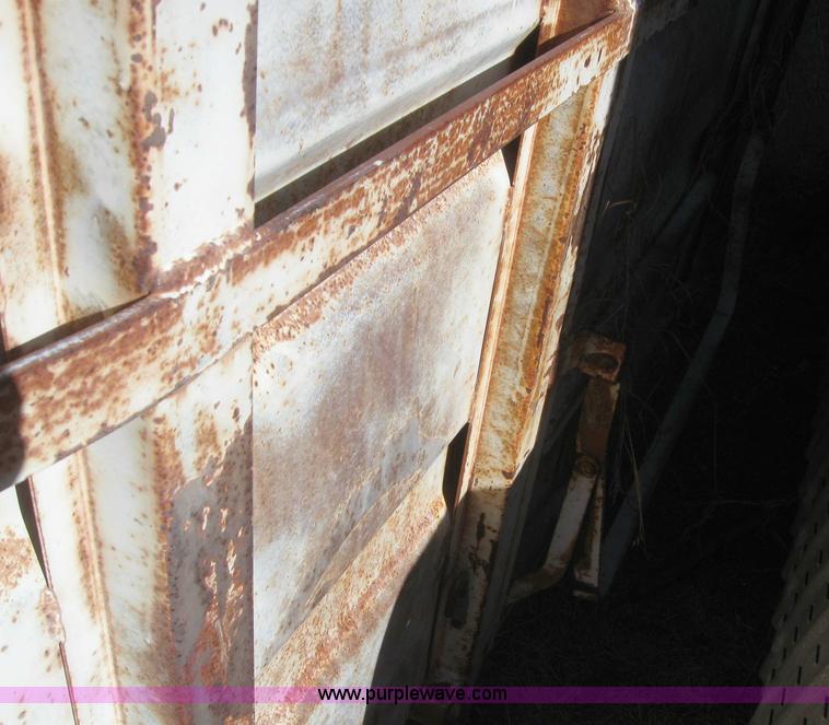 image for item 3155 1974 Ford F-700 grain truck