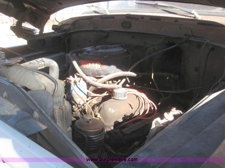 image for item 3155 1974 Ford F-700 grain truck