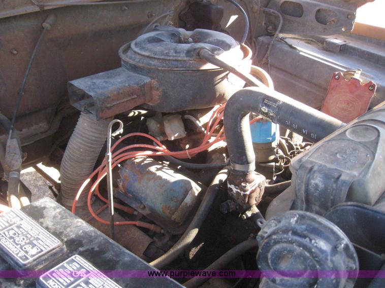 image for item 3155 1974 Ford F-700 grain truck