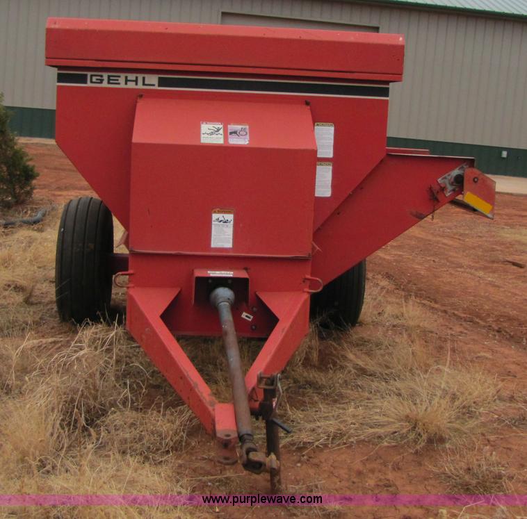 image for item 3514 Gehl 7190 feed wagon