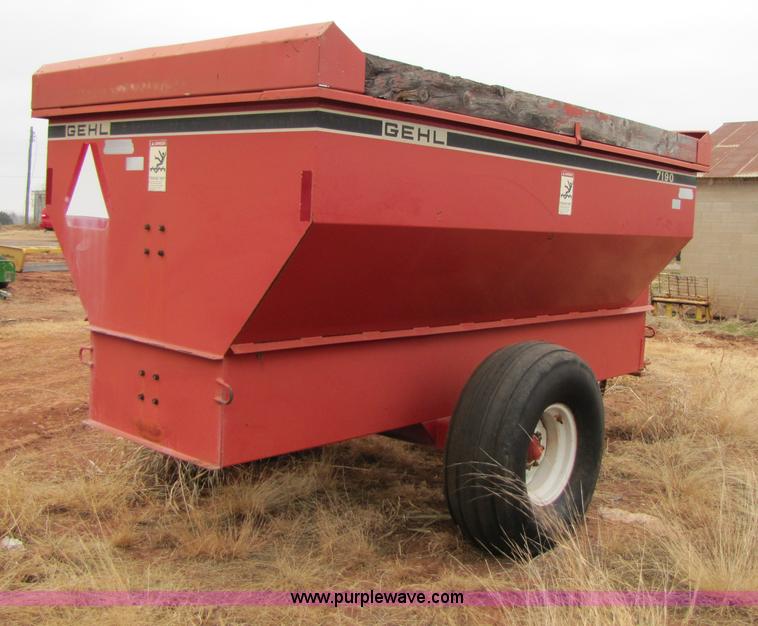 image for item 3514 Gehl 7190 feed wagon