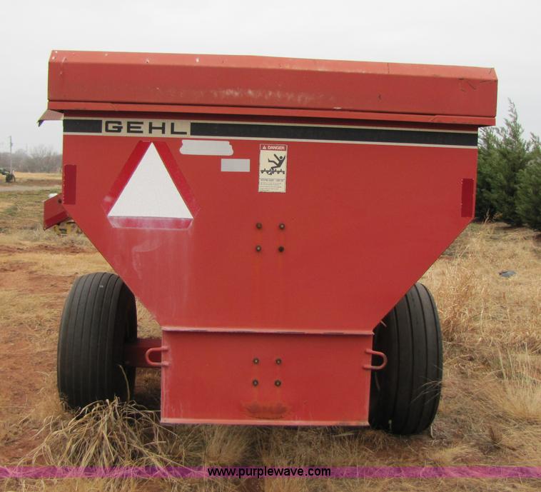 image for item 3514 Gehl 7190 feed wagon