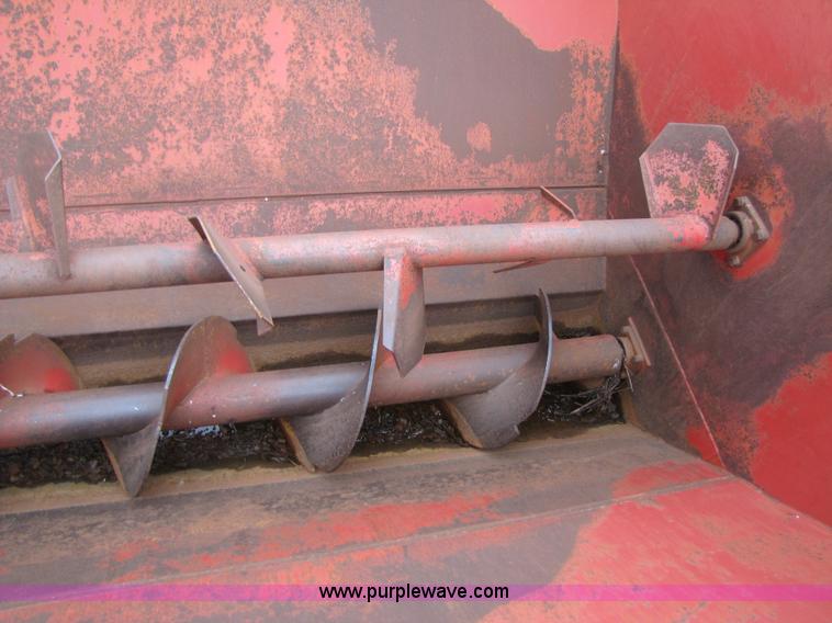 image for item 3514 Gehl 7190 feed wagon