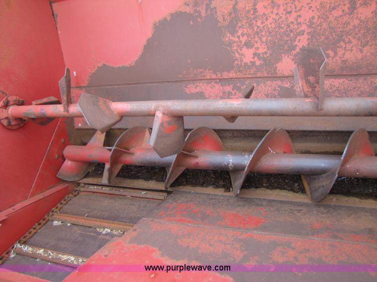 image for item 3514 Gehl 7190 feed wagon