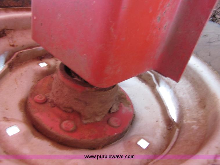 image for item 3514 Gehl 7190 feed wagon