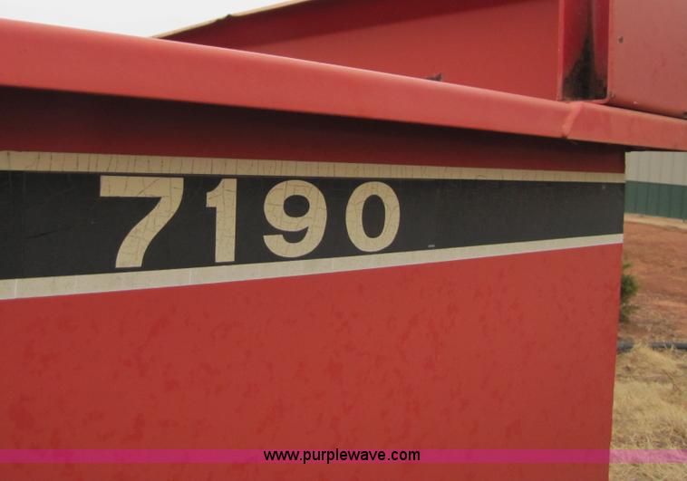 image for item 3514 Gehl 7190 feed wagon