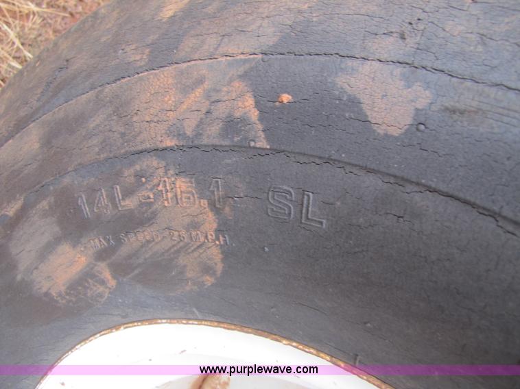 image for item 3514 Gehl 7190 feed wagon