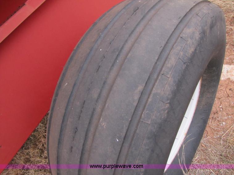 image for item 3514 Gehl 7190 feed wagon