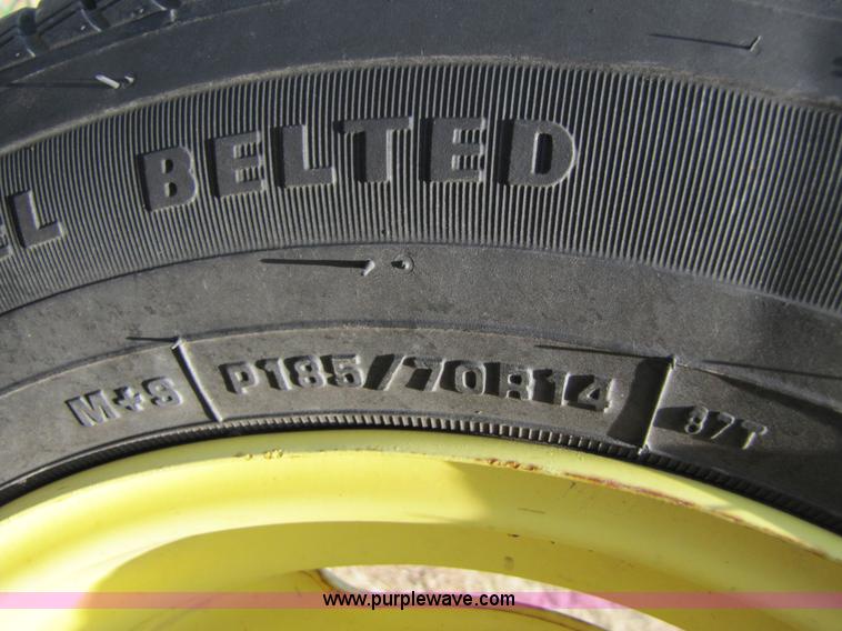 image for item 3515 John Deere 702 10 wheel rake