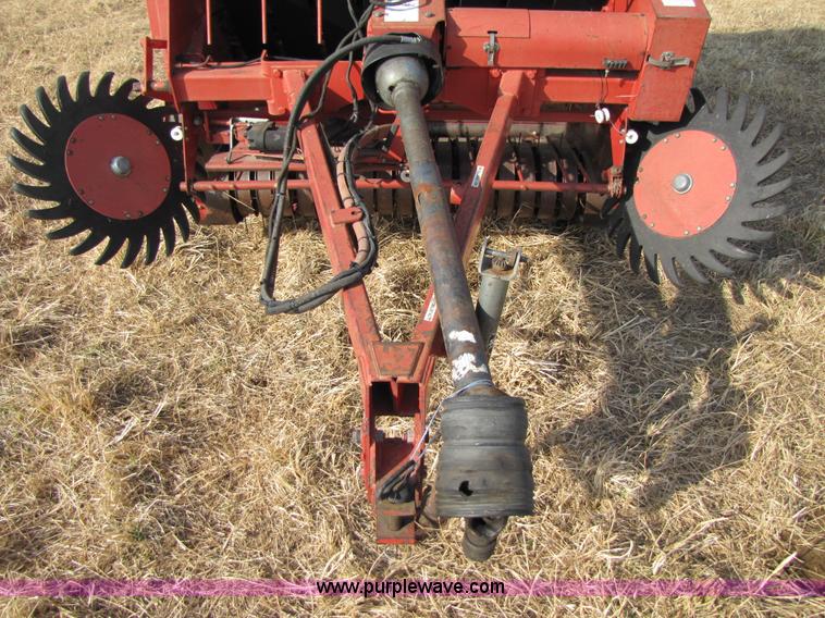 image for item 3518 1994 Gehl 1870 TDC round baler