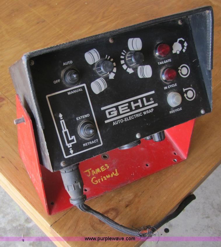 image for item 3518 1994 Gehl 1870 TDC round baler