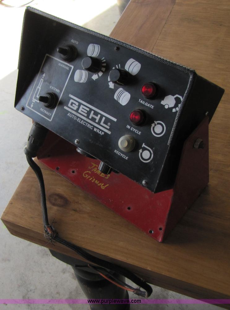 image for item 3518 1994 Gehl 1870 TDC round baler