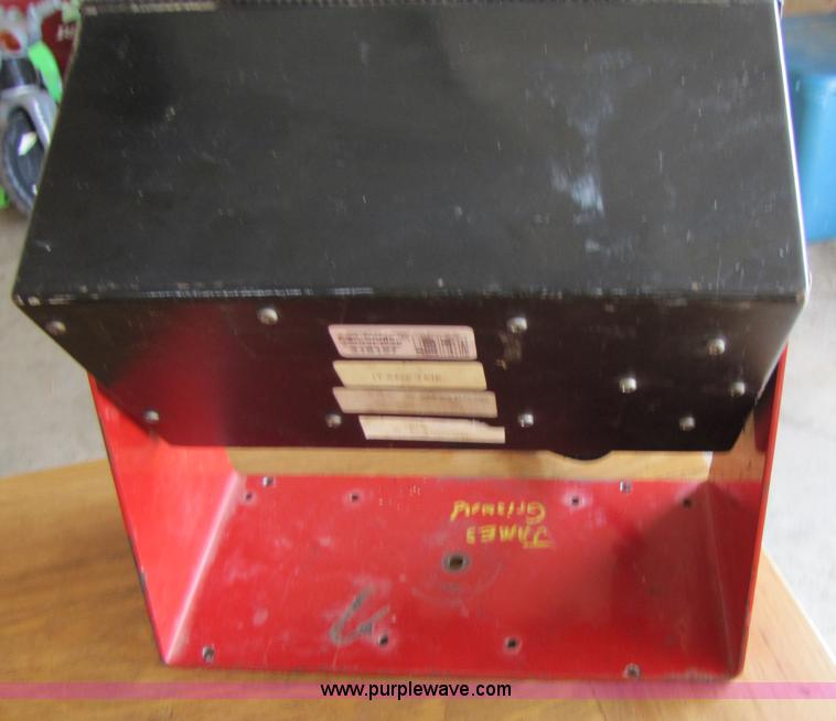 image for item 3518 1994 Gehl 1870 TDC round baler