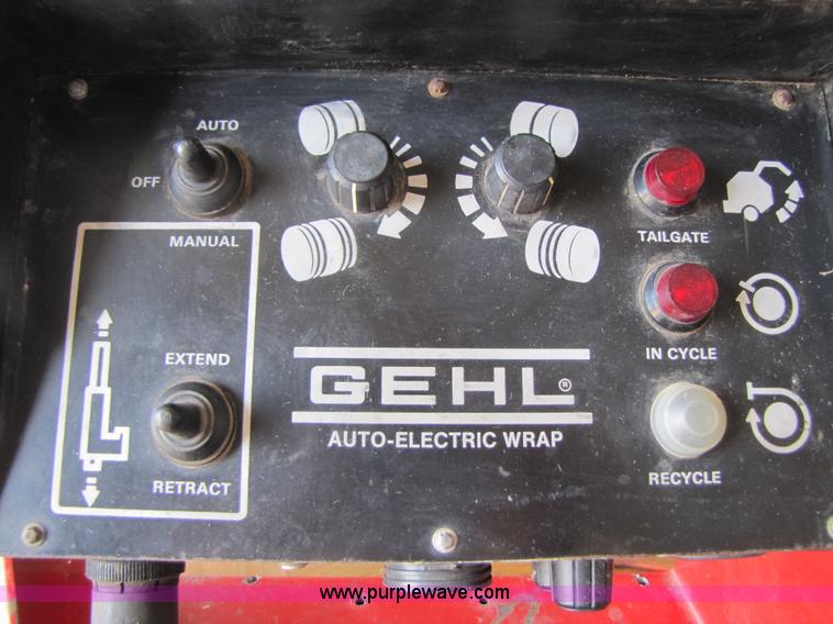 image for item 3518 1994 Gehl 1870 TDC round baler