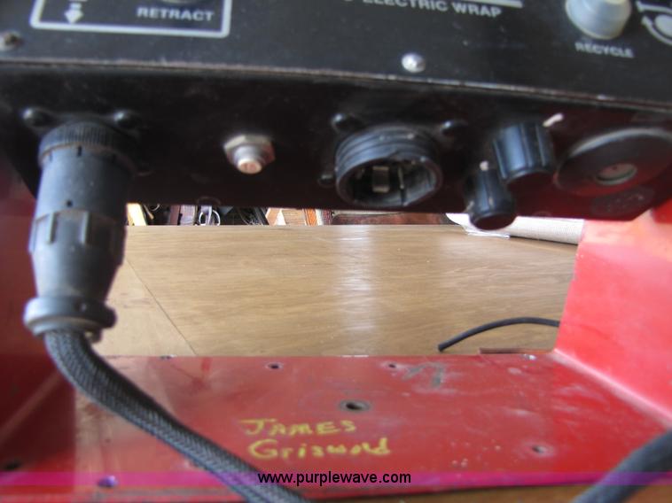 image for item 3518 1994 Gehl 1870 TDC round baler