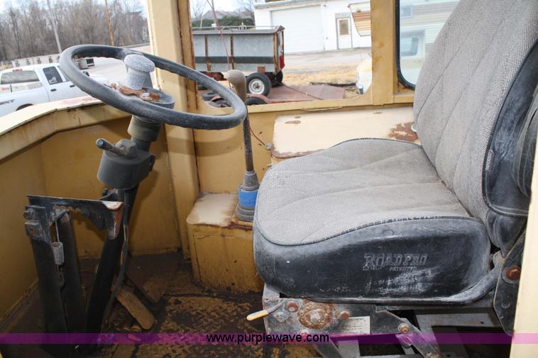 image for item 4921 1988 John Deere 444E wheel loader