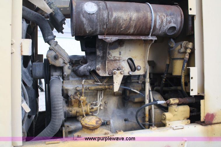 image for item 4921 1988 John Deere 444E wheel loader